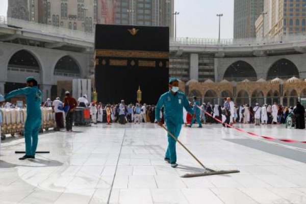 Madinah Governor Calls For Fulfilling Citizens' Needs During Curfew