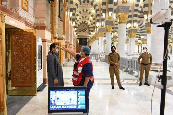 95 volunteer youths spread awareness to Prophet's Mosque visitors