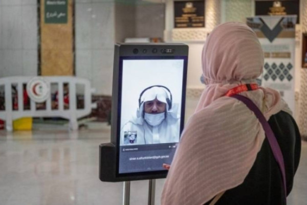 Presence of fatwa robots in Grand Mosque extended