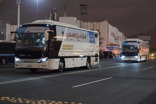 Pilgrims move to Muzdalifah after scaling Mount Arafat