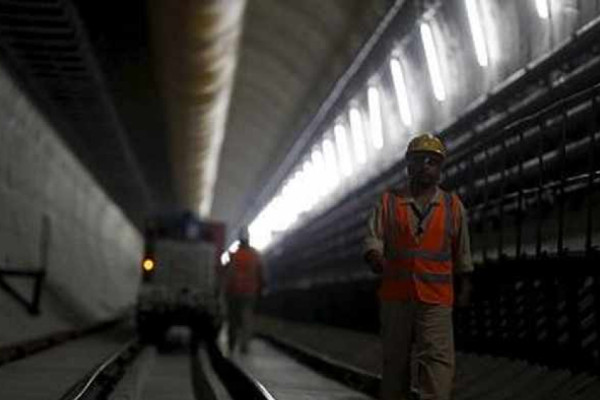 Saudi Arabia's temporary Haramain rail track nears completion