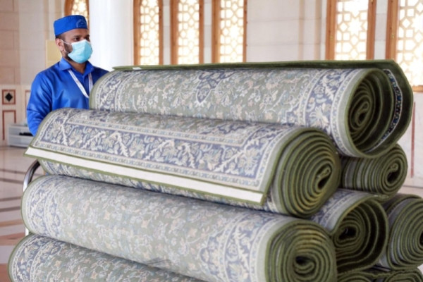 7,000 carpets to be spread at Prophet’s Mosque Thursday