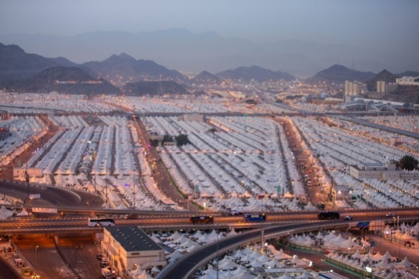 Pilgrims converge on Mina as spiritual journey of lifetime begins