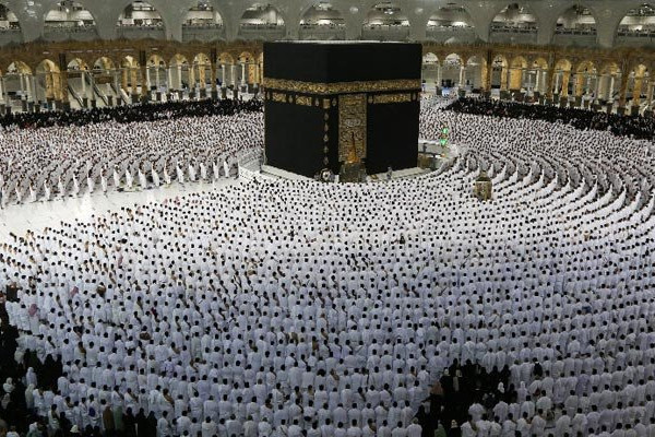 How much will this year's Hajj cost for Pakistanis?