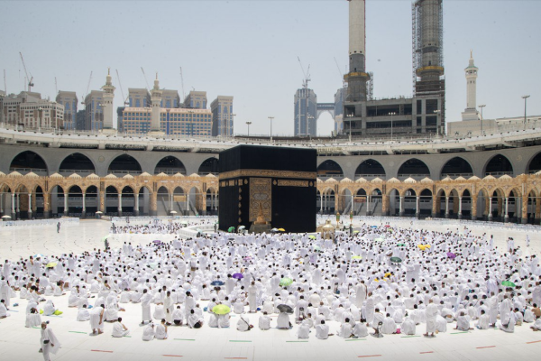 Almost 300,000 apply in Saudi e-draw for Hajj, ministry says
