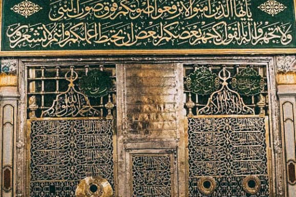 Only men allowed to visit Prophet Mohammed’s tomb