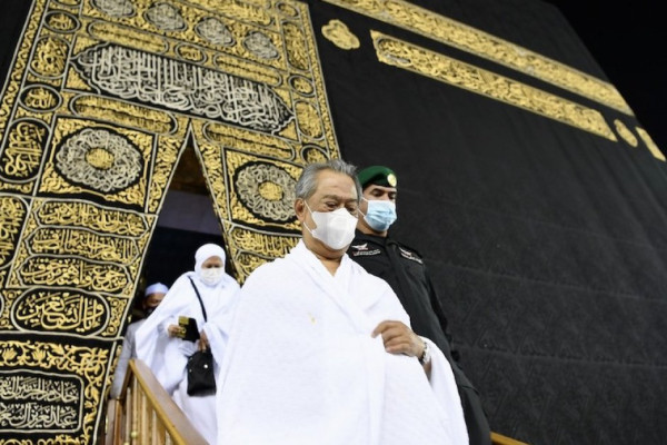 Muhyiddin and wife perform 'umrah' in Mecca amid official Saudi visit