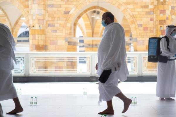 Saudi Arabia hosts 100,000 foreign pilgrims after resumption of Umrah service