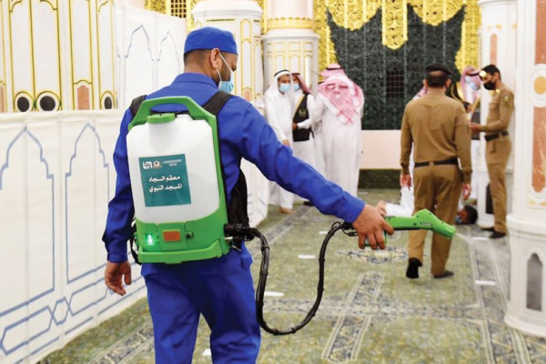 Dozens of world’s finest carpets cover floor of Prophet’s Chamber in Madinah