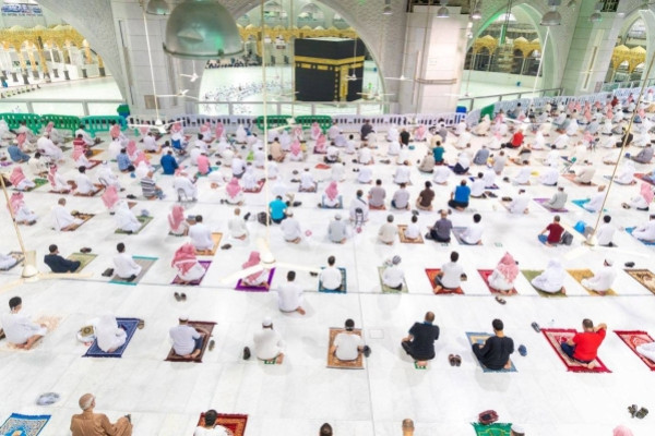 Saudi Arabia to receive foreign pilgrims from Sunday