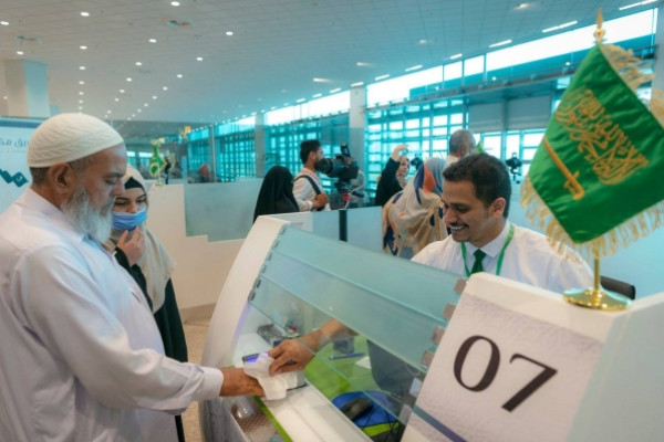 First group of Pakistani pilgrims under Makkah Route initiative's lands in Jeddah