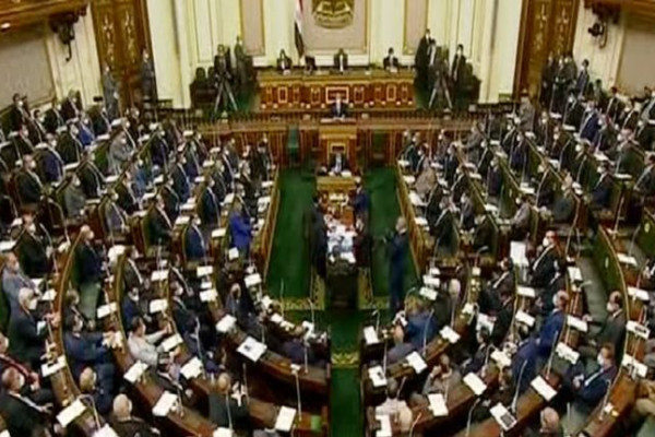 Parliament initially approves draft law for Umrah portal