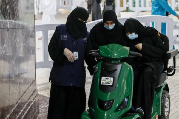 1,500 Saudi women serving pilgrims at Two Holy Mosques