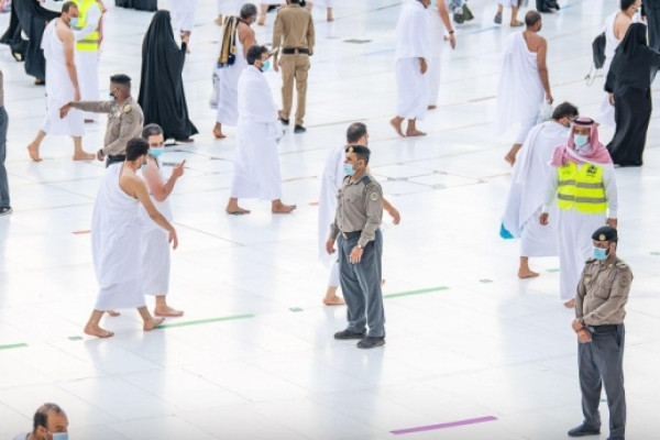 750 employees for grouping Umrah pilgrims in the Grand Mosque