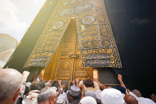 Saudi hajj ministry gets more than 3,000 phone calls since announcing umrah halt