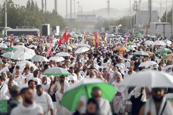 New at Hajj this year: Bottled holy water, sterilised pebbles