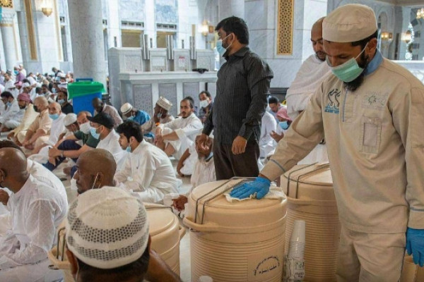 Holy Mosques Presidency extends package of field services to Umrah pilgrims, worshippers