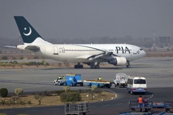 PIA suspends travel of Umrah pilgrims till March 15