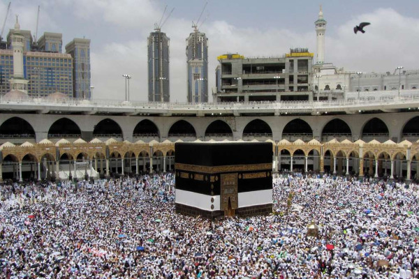 Elevated prayer platform being built in Makkah