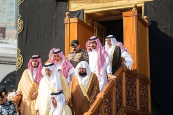 Makkah emir to wash Holy Kaaba Thursday