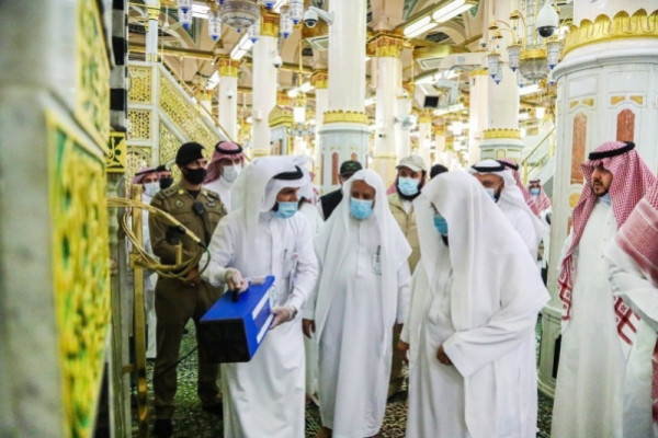 Al-Sudais inaugurates ozone sterilization device at Prophet’s Mosque