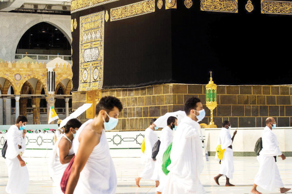 10k foreign pilgrims arrive on first day of Umrah resumption