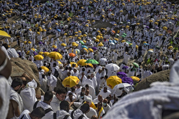 Pilgrims shed tears of joy on completing Hajj
