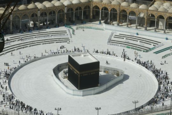 Walking areas shut in Mecca over coronavirus