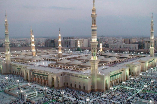 Saudi Arabia closes all mosques for prayers except the Two Holy Mosques