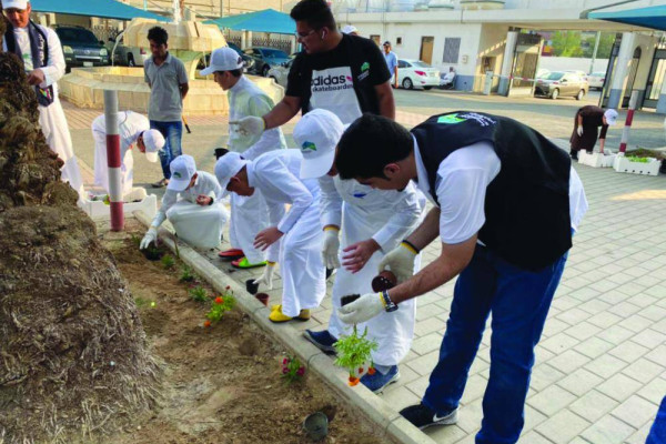 16,000 volunteers take part in cleanliness drive