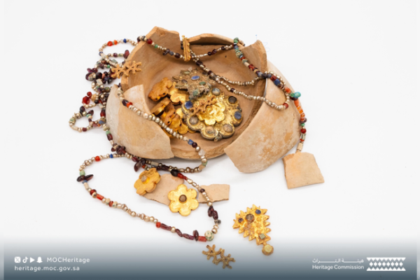 1,200-year-old gold hoard discovered in Saudi Arabia may have been buried by a medieval pilgrim